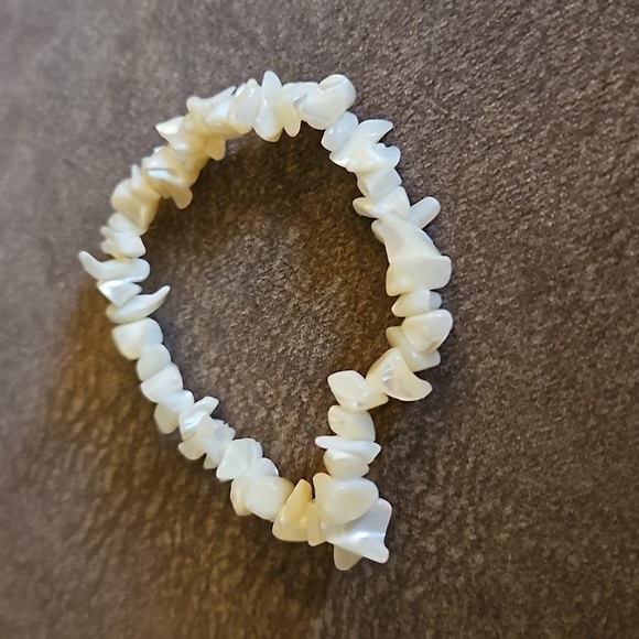 3/$30 HANDMADE Mermaidcore Mother of Pearl Chip Beaded Stretch Bracelet - Picture 2 of 6